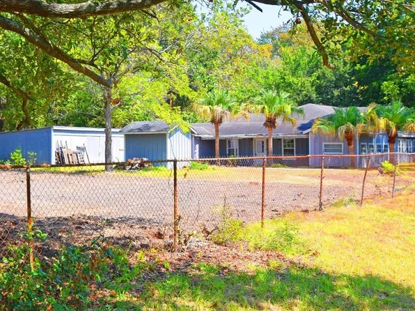 326 Texas Avenue, Bacliff, TX 77518