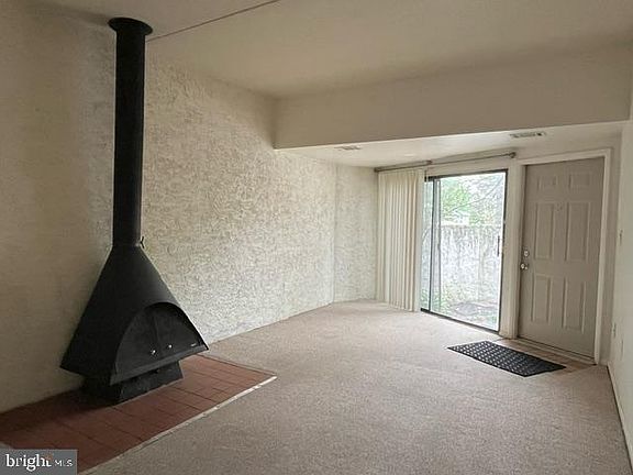 5th image of 803 Stratford Dr #9