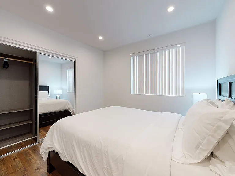 907 S Shenandoah St #101 — Photo 14