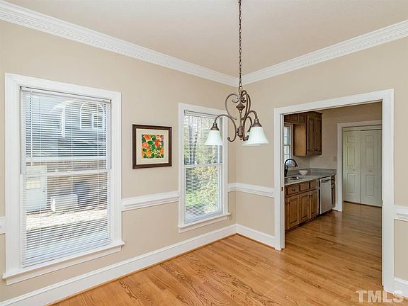 3rd image of 219 Dalmeny Dr