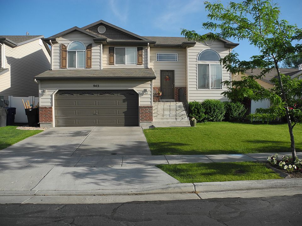 Front view of house 