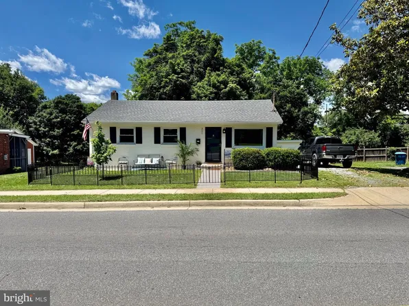 311 S Buckmarsh St, Berryville, VA 22611