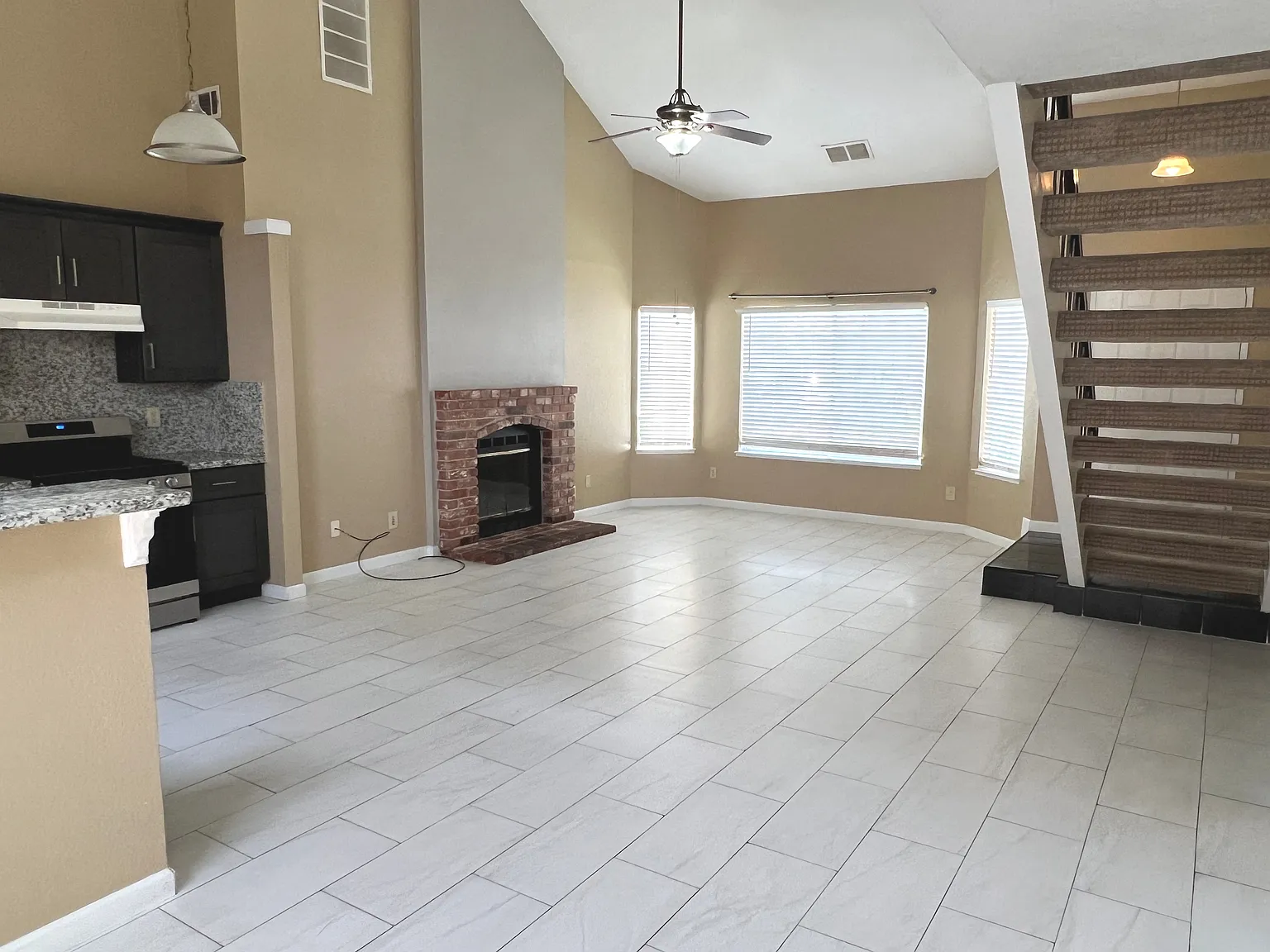 3 bed, 1248 sqft, $3,100 — Photo 3