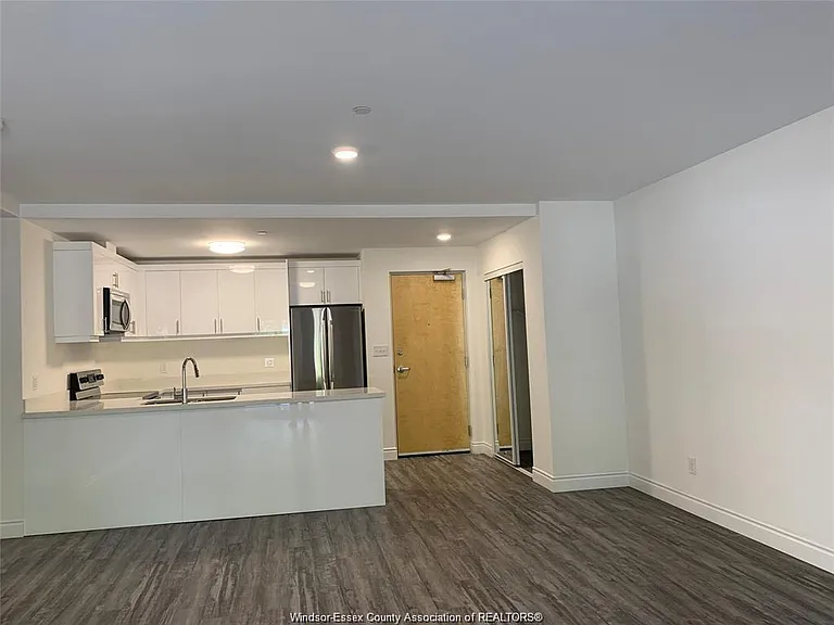 1675 Banwell Rd #502 — Photo 11