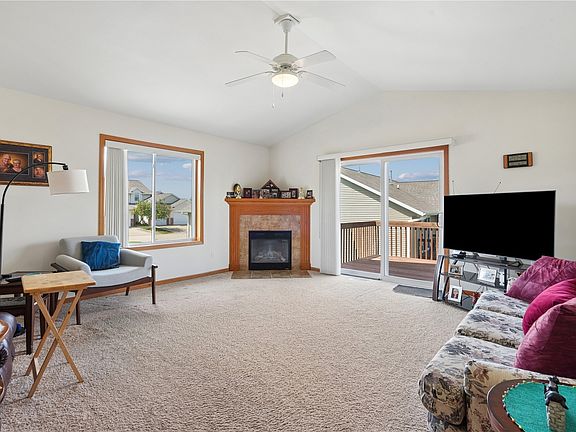 3rd image of 3392 Prairie Bend Cir