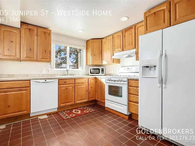705 Juniper St #WESTSIDE HOME — Photo 7
