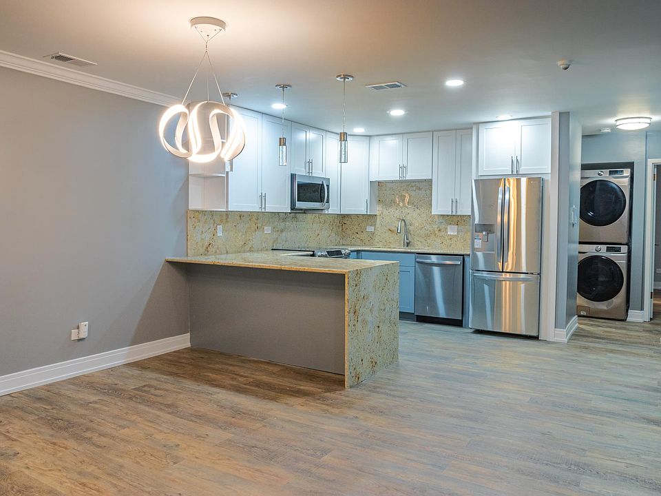 1st image of 7510 Farmingdale Dr APT 207