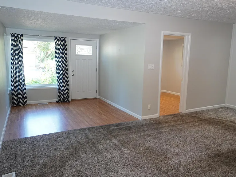 5707 N Bogart Ln — Photo 10