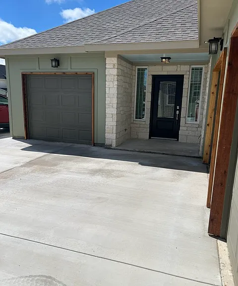 12600 Plassmeyer Pl — Photo 1