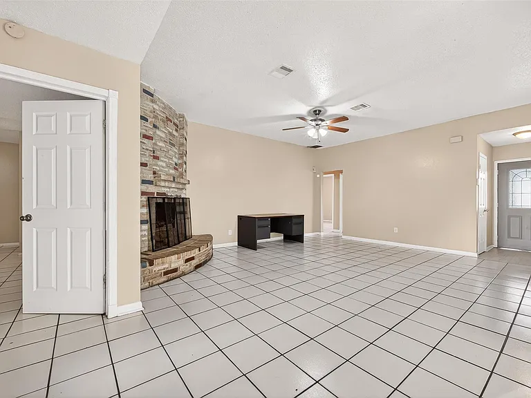 7422 Cortes Dr — Photo 10