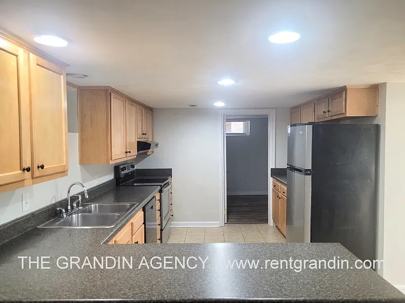 Building Photo - 2803 Burton Ave NW #3