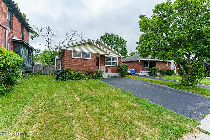 2nd image of 37 Mapleridge Avenue