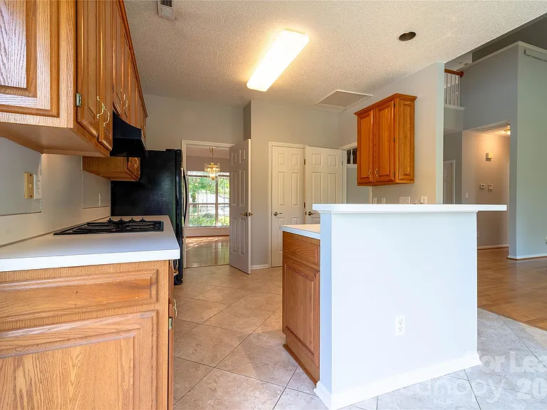 6138 Garamond Ct — Photo 8