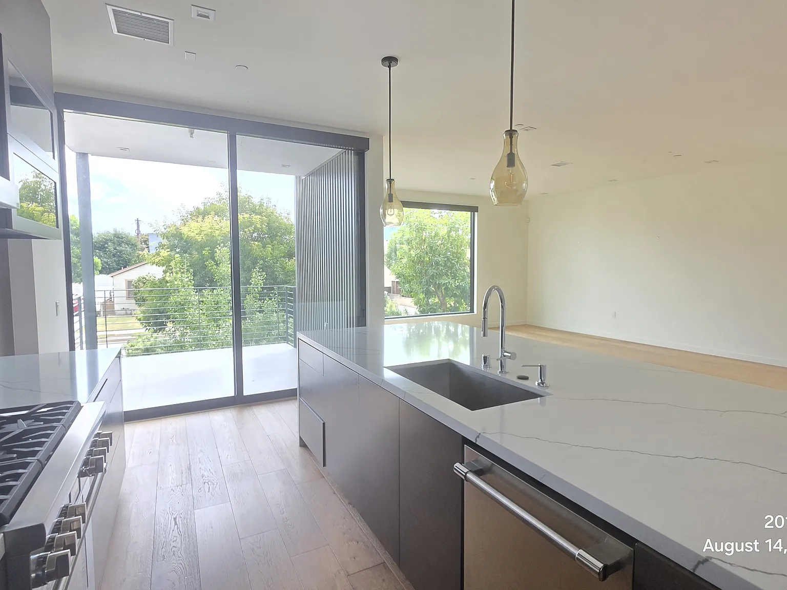 4 bed, 3600 sqft, $13,600 — Photo 1