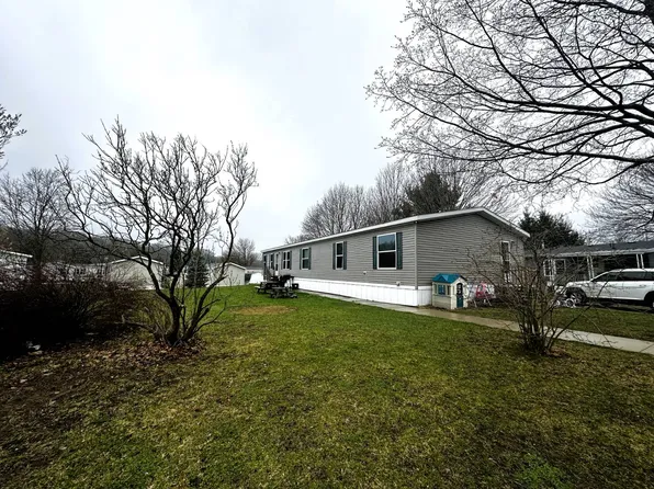 4915 Eisenhower Dr, Hudsonville, MI 49426