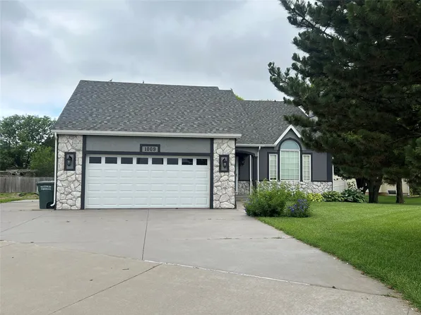 1009 Ragan Rd, Dodge City, KS 67801