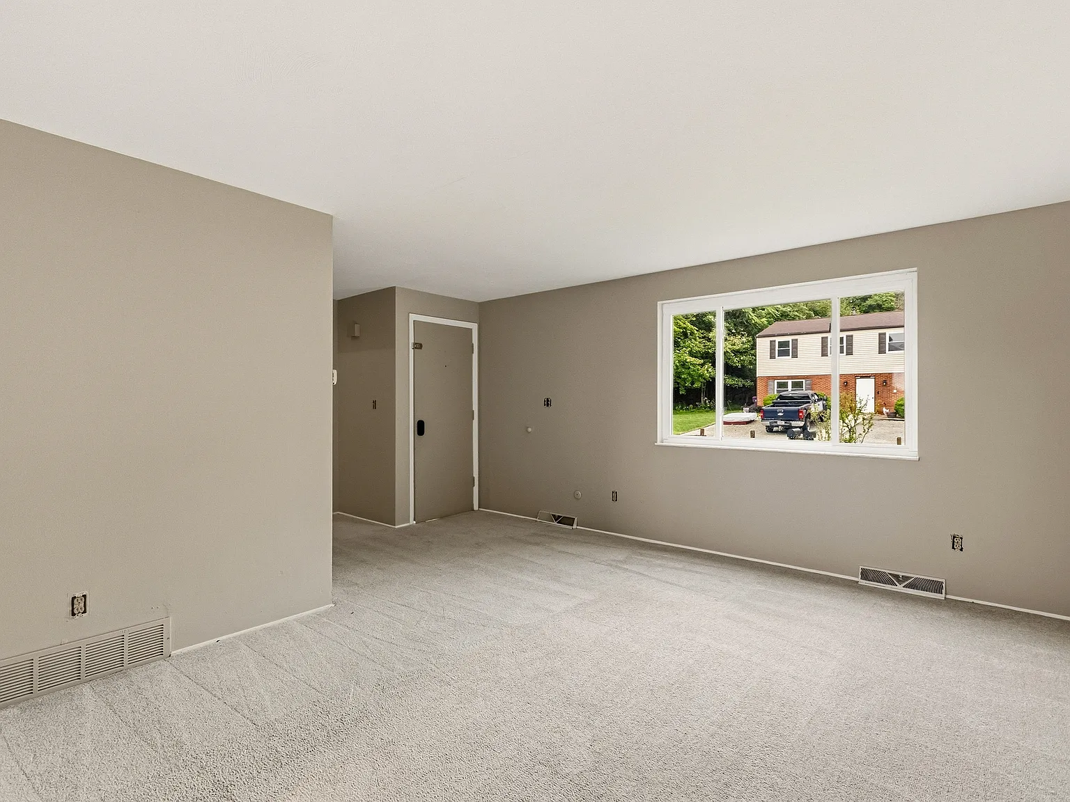 3 bed, 1.5 bath, 1000 sqft, $1,500 — Photo 3