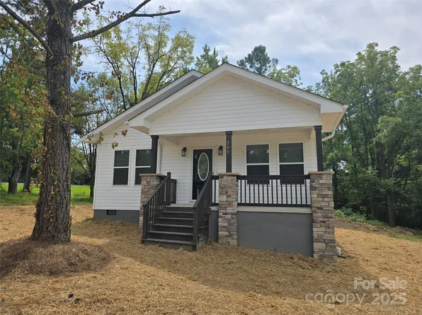 205 W Roswell St, Troy, NC 27371