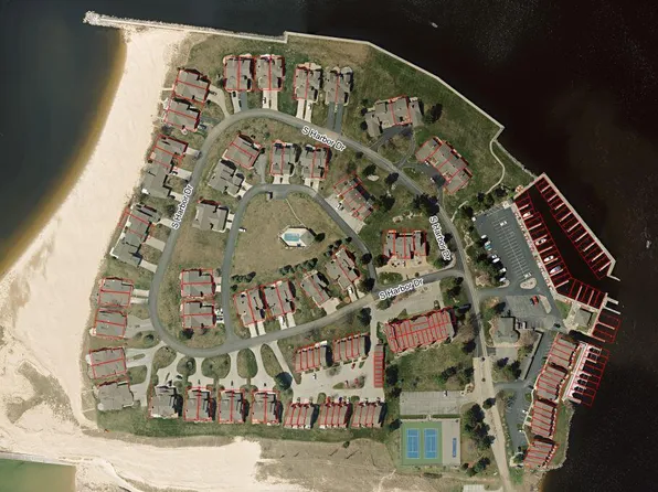 98 Harbor Dr #21, Ludington, MI 49431