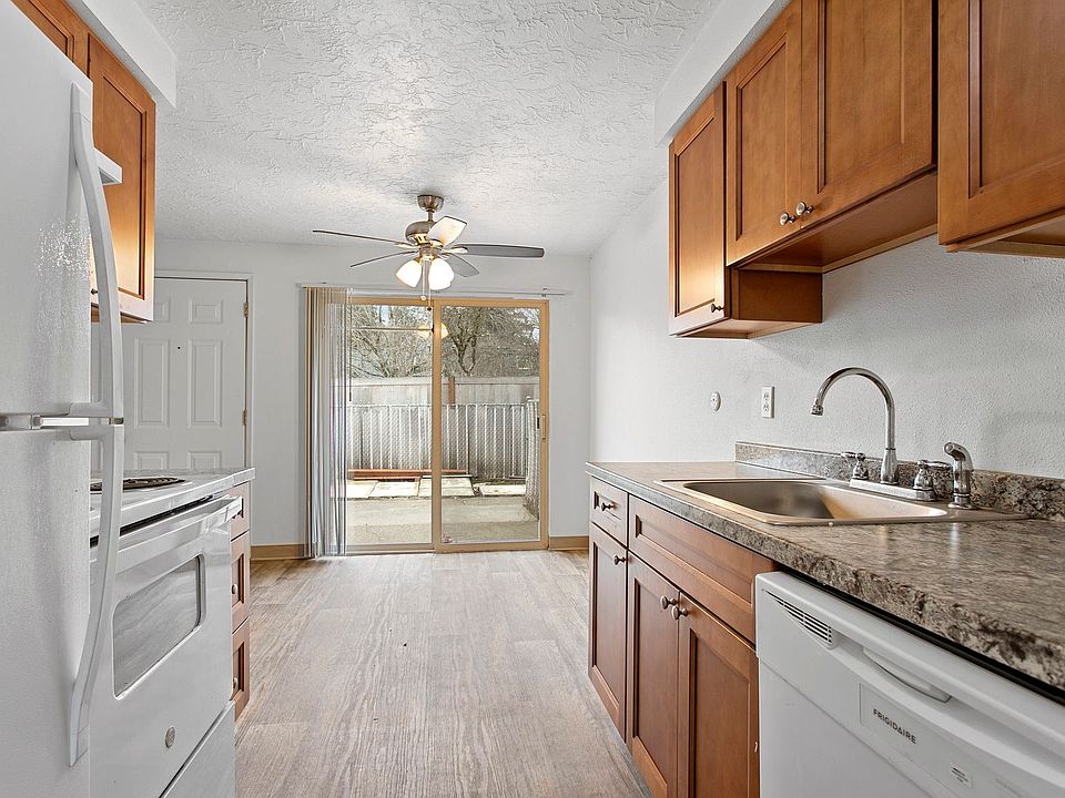 1st image of 1021 SE 122nd Ave #10