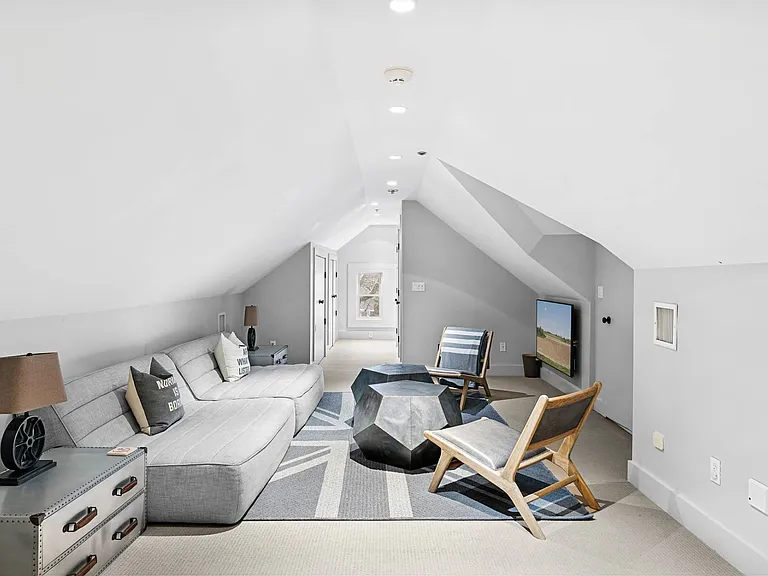 150 Madison St — Photo 14