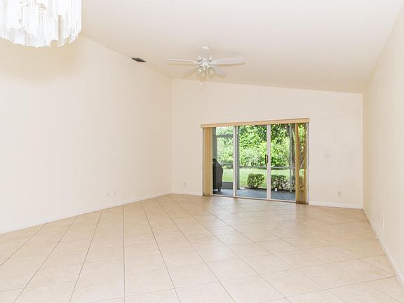 3rd image of 5688 Royal Club Dr
