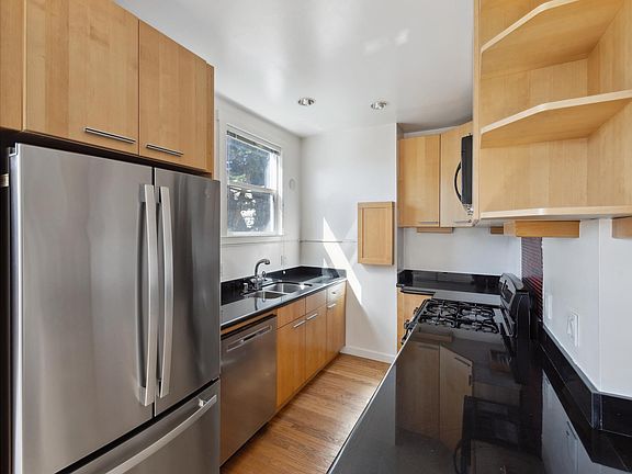 4th image of 1375 Sacramento St #2