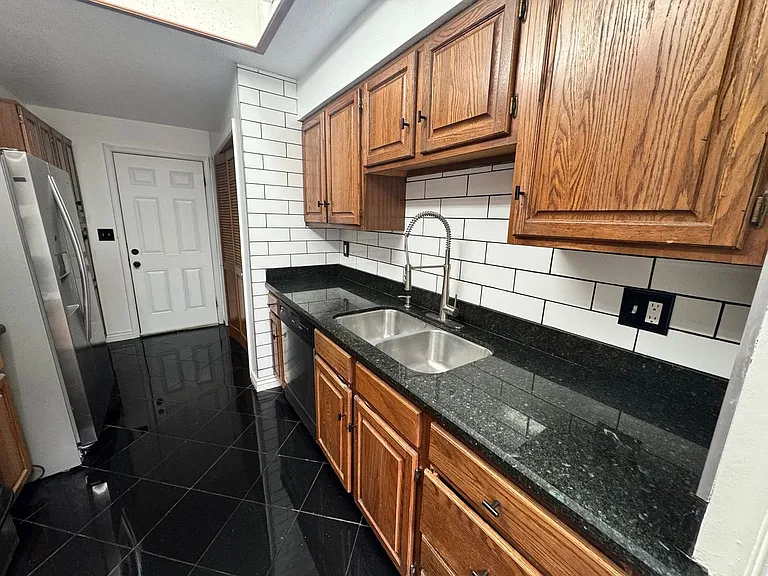 4618 N Stanton St #C18 — Photo 34