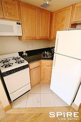 3rd image of 340 W 47th St APT 1D