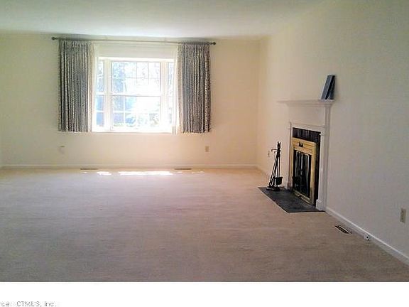 4th image of 4 Essex Ln