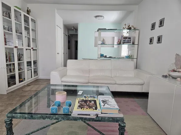717 Espanola Way APT 207, Miami Beach, FL 33139