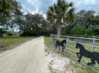 139 Spring Lake Dr, Interlachen, FL 32148