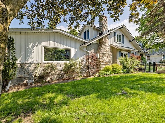 3rd image of 181 Lake Dr N