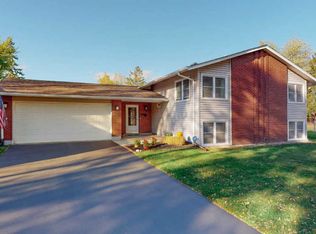 2 Westmoreland Ct, Woodridge, IL 60517