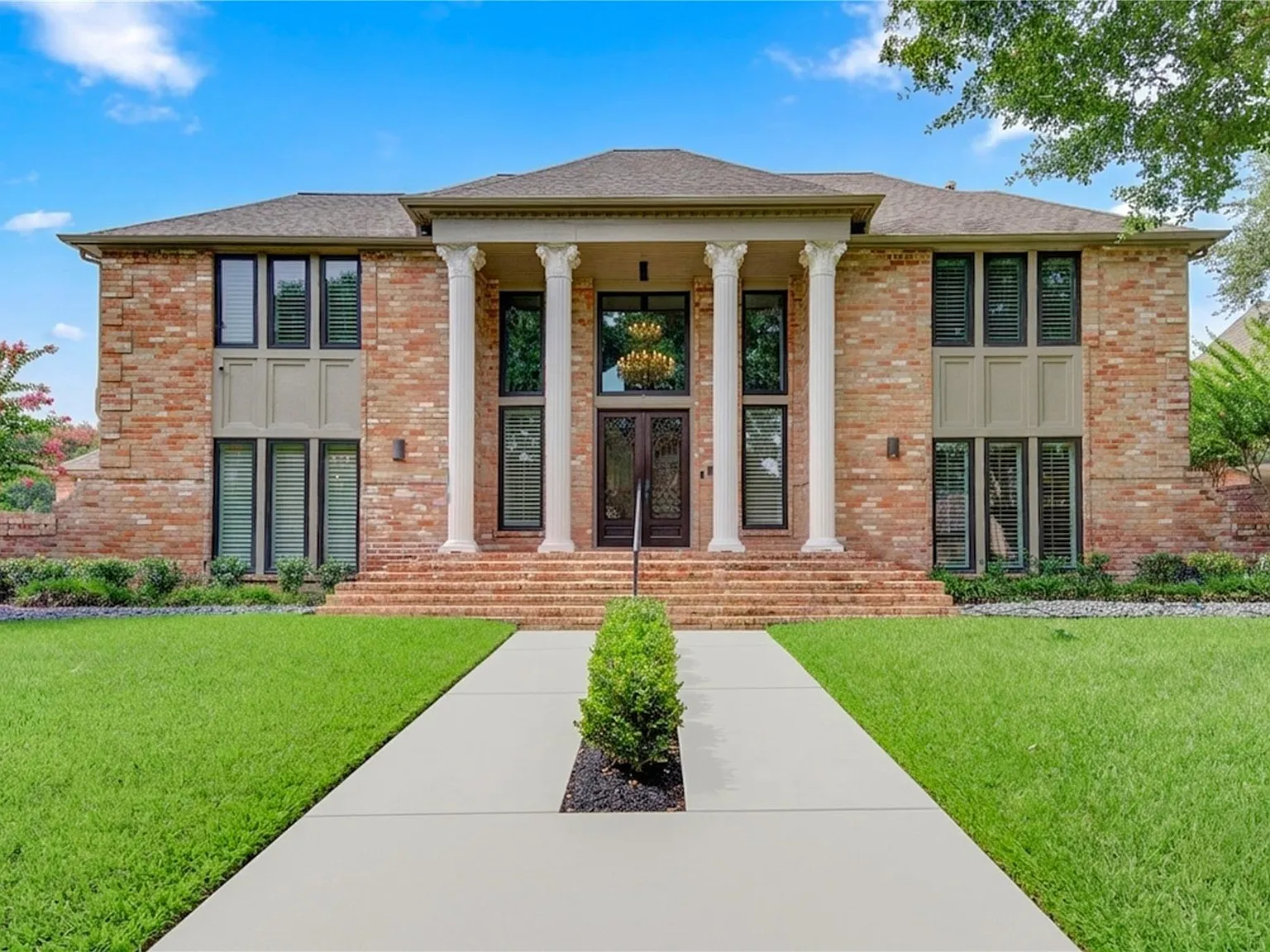 4 bed, 5.0 bath, 5293 sqft, $5,650 — Photo 1