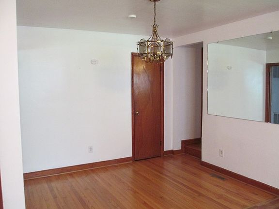 4th image of 115 Poplar St
