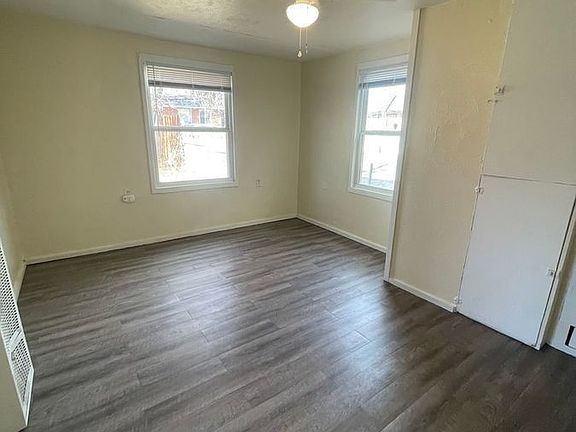 5th image of 310 1/2 Broadway Ave