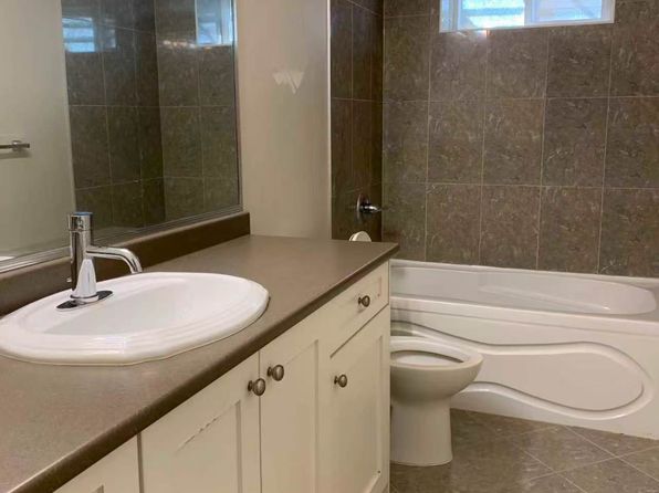 2 bedroom rental in Surrey — photo 9