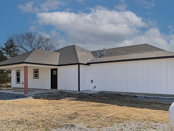 5th image of 239 E 500th Rd