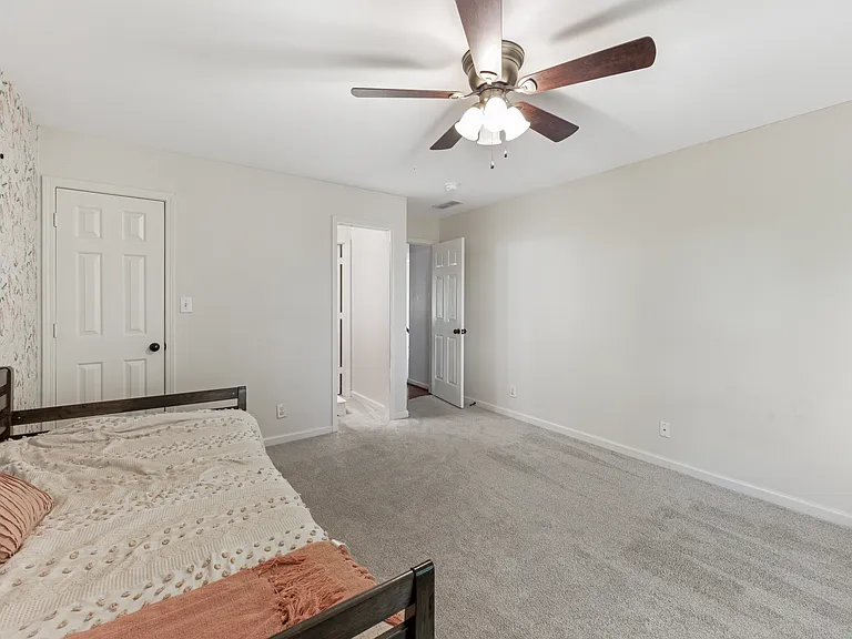 3rd bedroom (floor 2) - Pic 1
