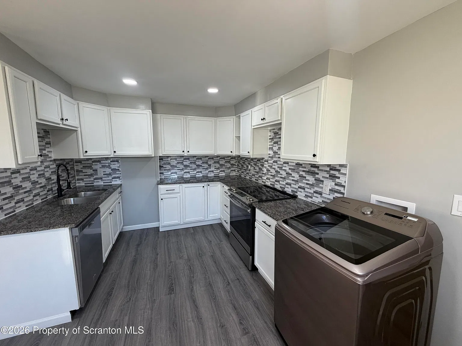 2 bed, 1.5 bath, 1100 sqft, $1,350 — Photo 4