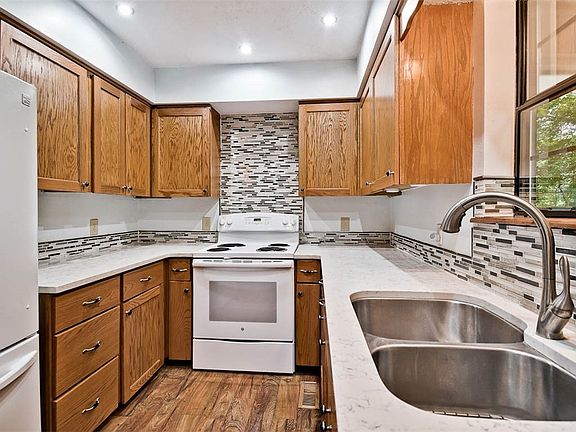 3rd image of 7 Newquay Ln