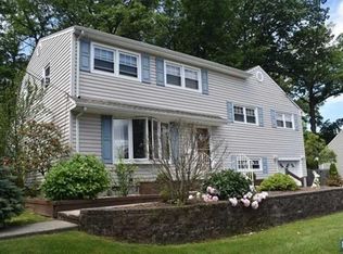40 Pine Dr, Cedar Grove, NJ 07009