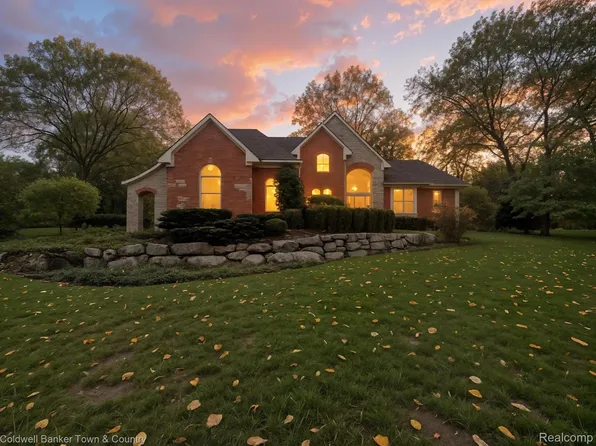 2358 Canterwood, Highland, MI 48357