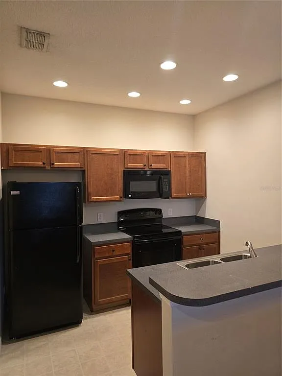 2 bed, 2.0 bath, 1056 sqft, $1,350 — Photo 3