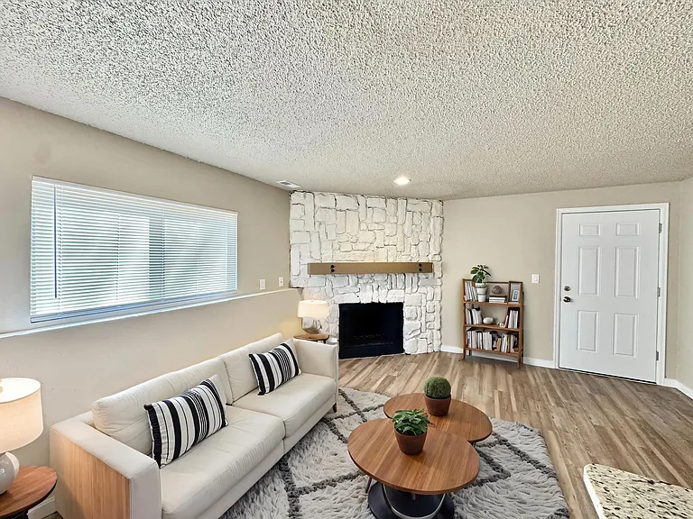 351 Gahart Dr #D — Photo 10