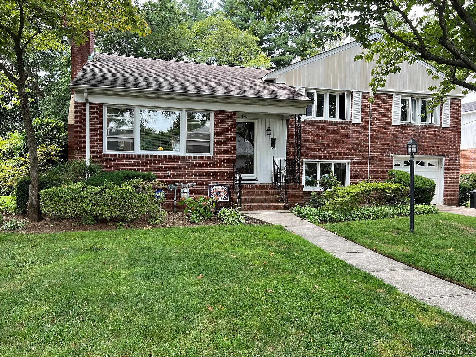 3 bed, 2.5 bath, 1819 sqft, $6,300 — Photo 1