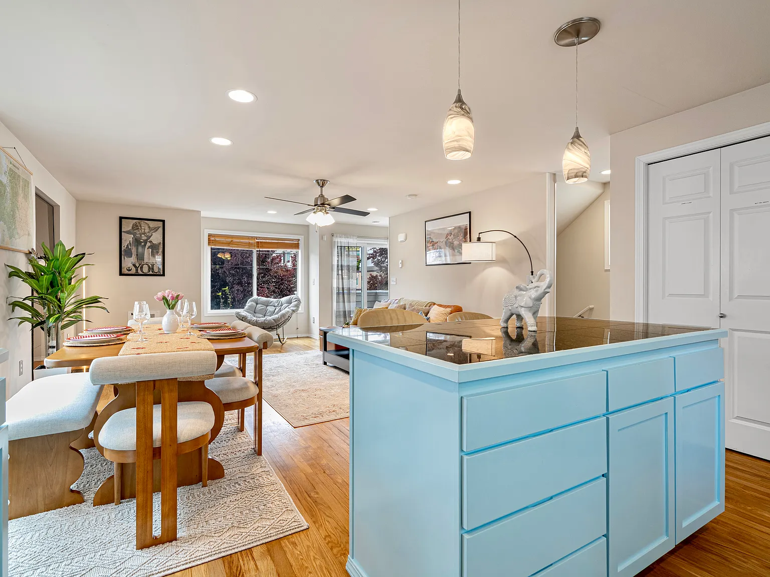 3 bed, 2.5 bath, 1390 sqft, $3,300 — Photo 3