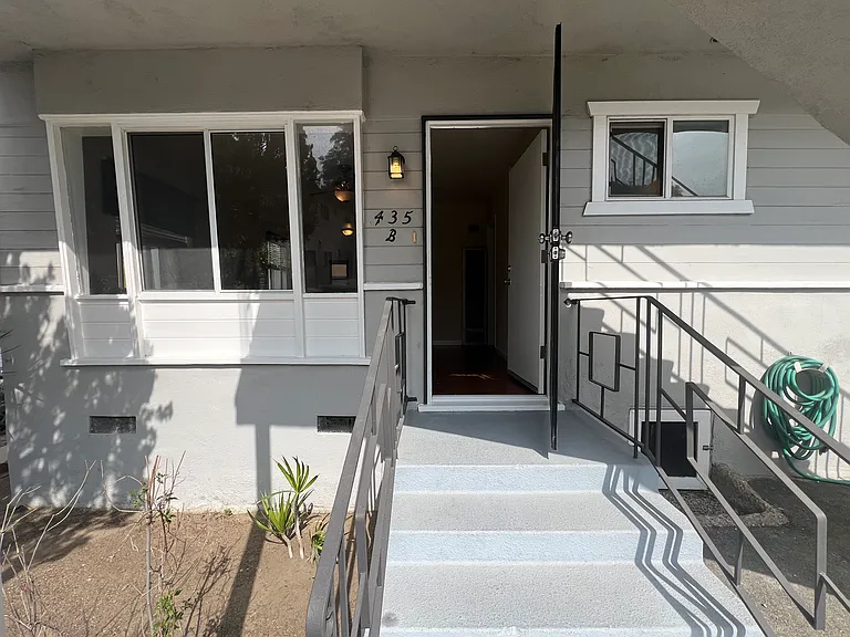 435 W Windsor Rd #B — Photo 2