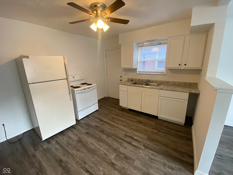621 N Oxford St — Photo 6